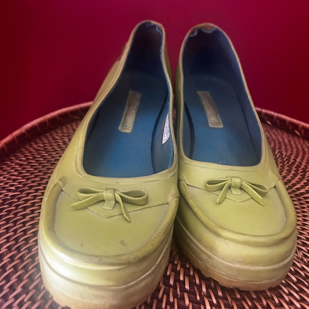 Size 9 Tretorn Wedge Rain shoes Lime Green